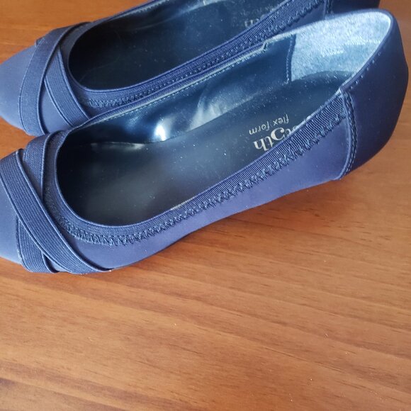 Shoes - Picture 1 of 3